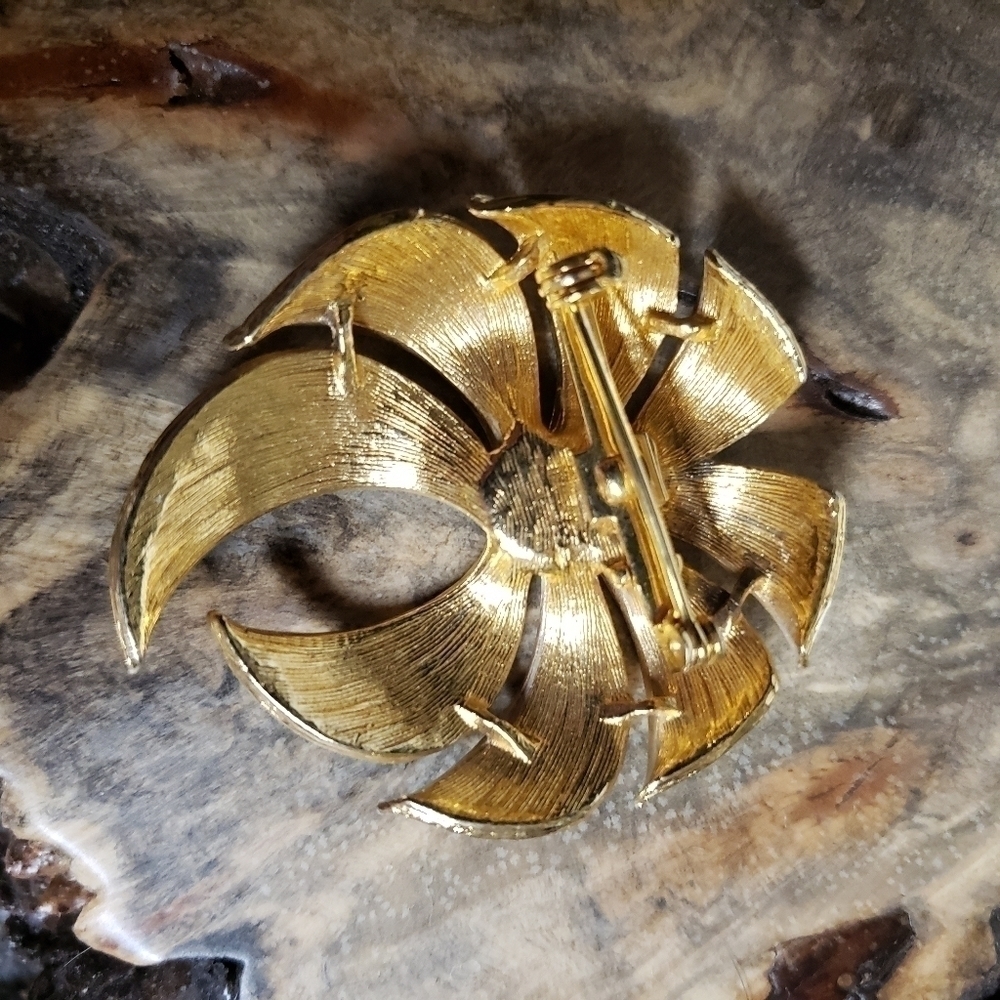 Vintage Enameled Flower Brooch - Picture 4 of 4